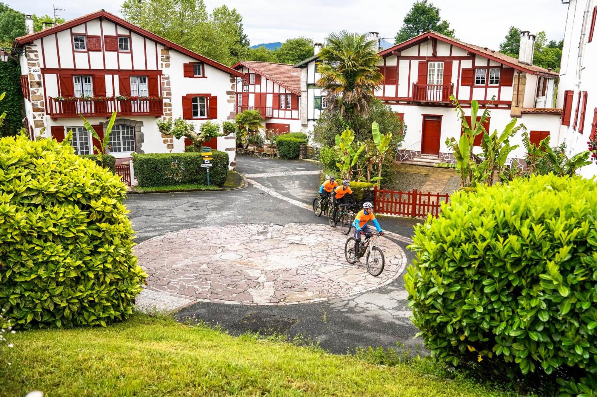 Hotel Ithurria - Teritoria Ainhoa Luaran gambar